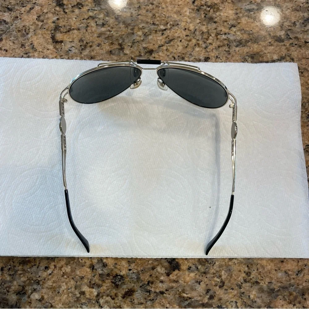 EUC authentic Versace womens sunglasses pilot aviator gold Medusa metal​